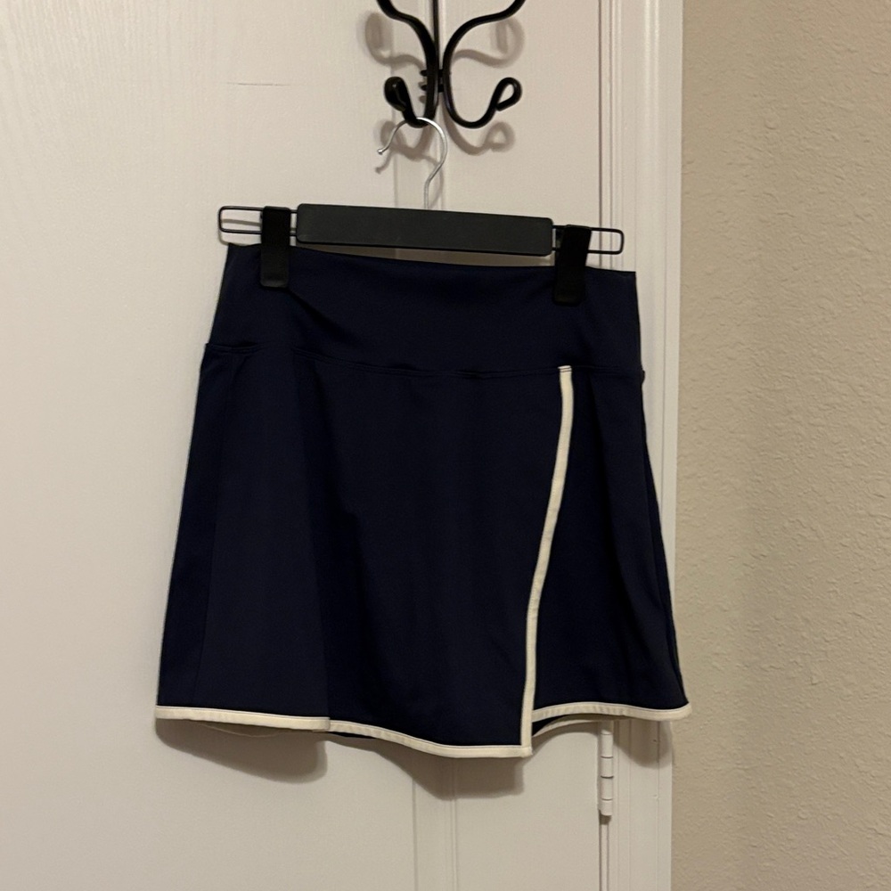 Old Navy Navy Blue Skort with off White Trim